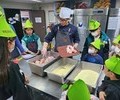 BBQ, RCY 청소년 봉사단 가족 초청 치킨캠프 진행