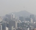 숨이 막힌다…황사·미세먼지·한파 ‘삼중 공습’