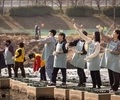 코웨이, 안양천에서 EM 흙공 봉사활동 펼쳐